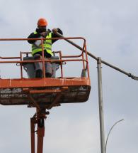 В ход е изпълнението на проект „Въвеждане на мерки за енергийно спестяване чрез подмяна на улични осветители с нови светодиодни (LED) осветители на основни булеварди в град Хасково“