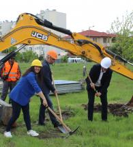 Първа копка на строителството на закрития плувен басейн в Хасково