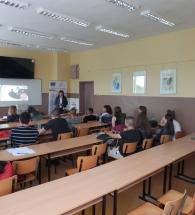 Областен информационен център – Хасково проведе информационна среща с младите хора от община Тополовград